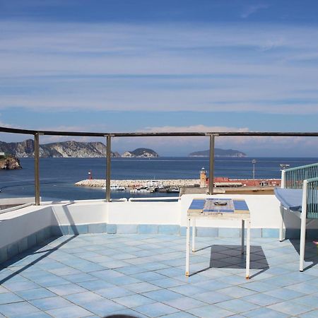 La Mansarda Sul Porto Apartment ปอนซา ภายนอก รูปภาพ