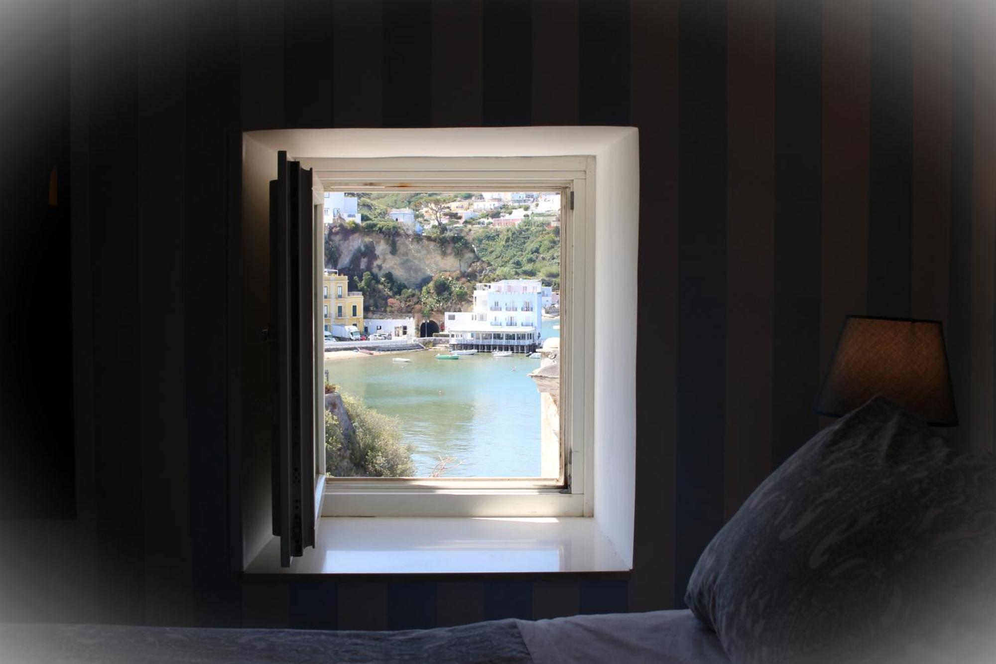 La Mansarda Sul Porto Apartment ปอนซา ภายนอก รูปภาพ
