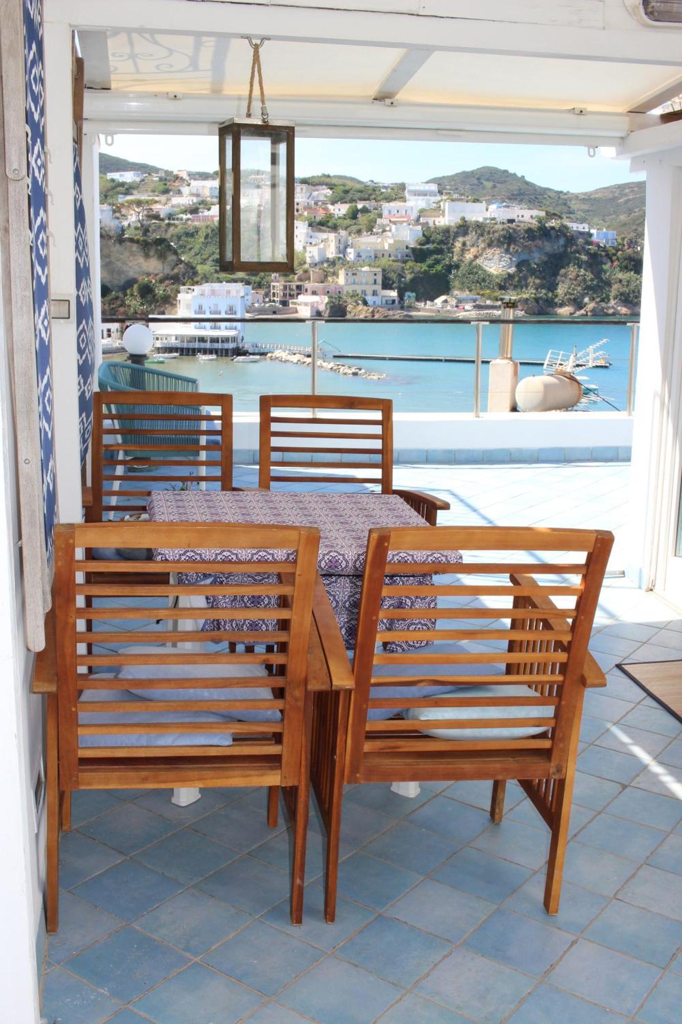 La Mansarda Sul Porto Apartment ปอนซา ภายนอก รูปภาพ
