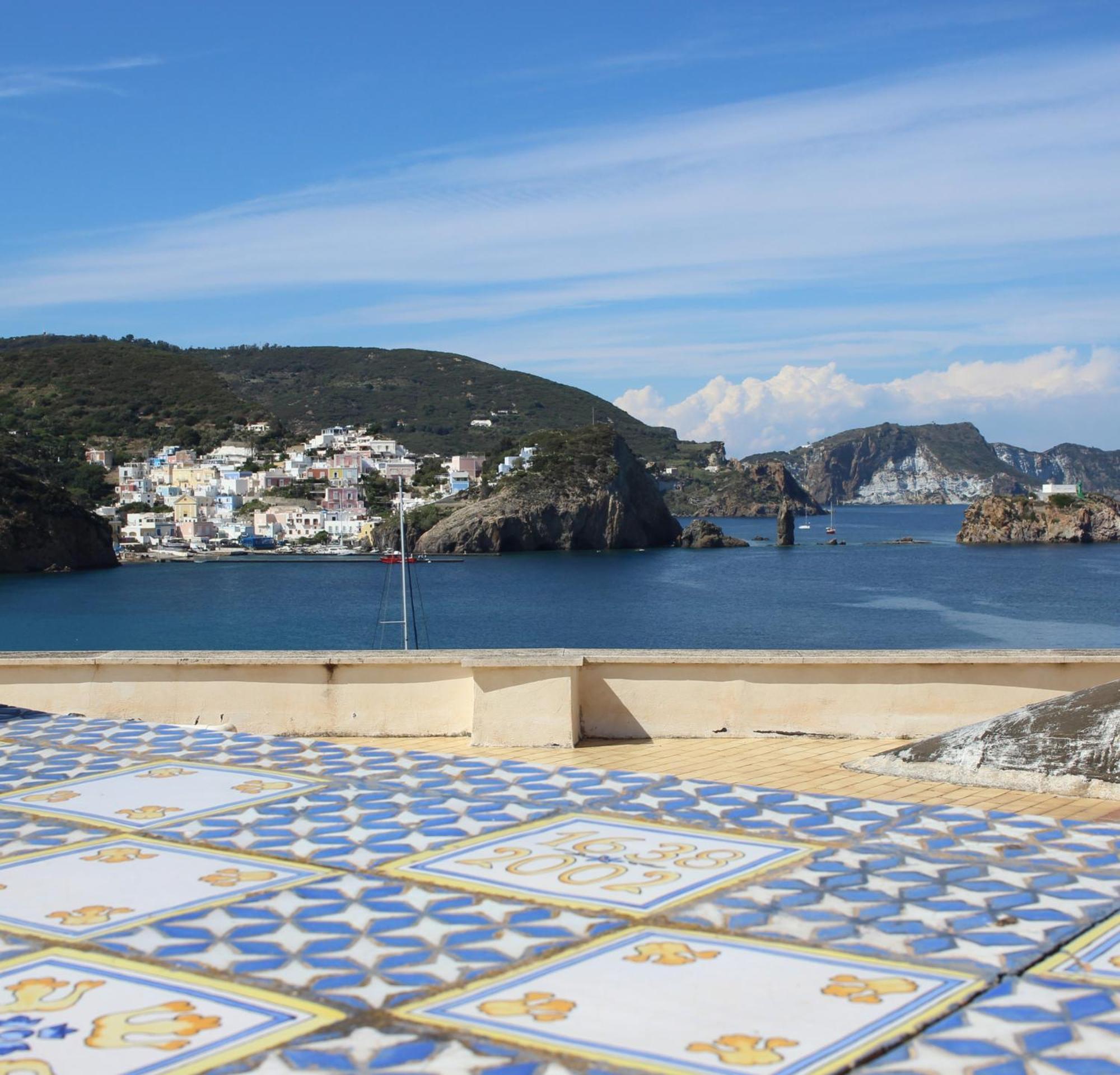 La Mansarda Sul Porto Apartment ปอนซา ภายนอก รูปภาพ