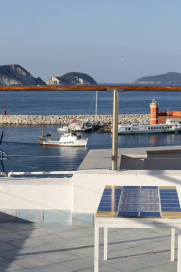 La Mansarda Sul Porto Apartment ปอนซา ภายนอก รูปภาพ