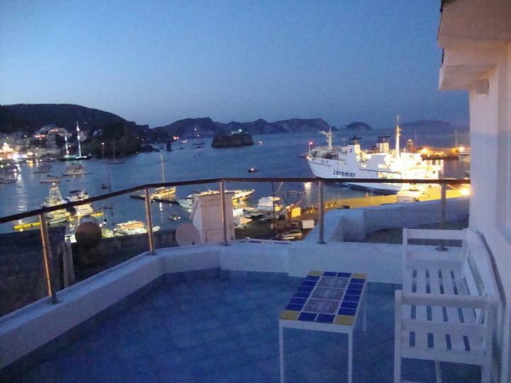 La Mansarda Sul Porto Apartment ปอนซา ภายนอก รูปภาพ